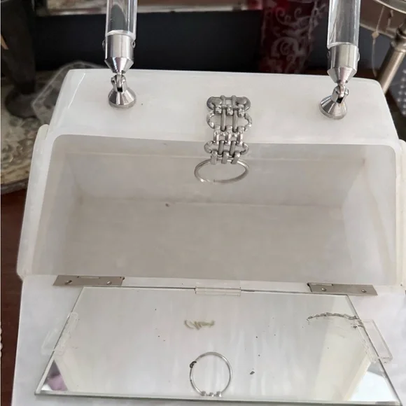 Vintage Lucite Purse: Circa 1940s-50s White w/Clear Handle : EUC : Rare Design - Picture 6 of 9